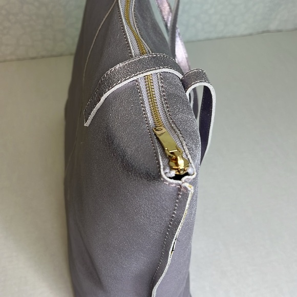 G.I.L.I  METALLIC LEATHER ZIP TOP TOTE - Picture 7 of 16